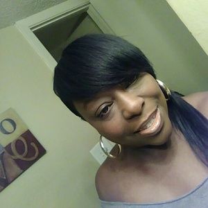 Meet your Posher, Ella